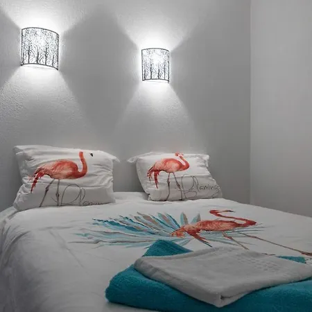 Le Bonheur : Piscines, Et Nature A Proximite Apartman *