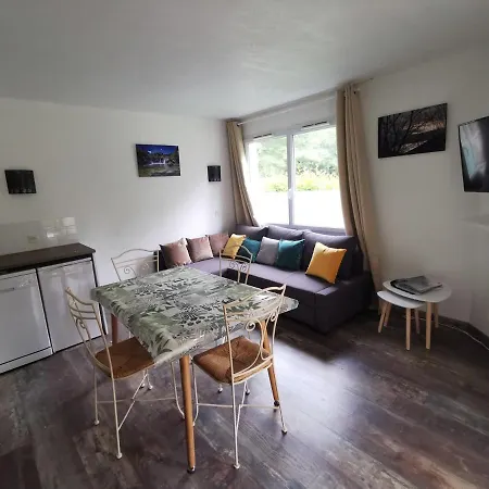 Le Bonheur : Piscines, Et Nature A Proximite Apartman *