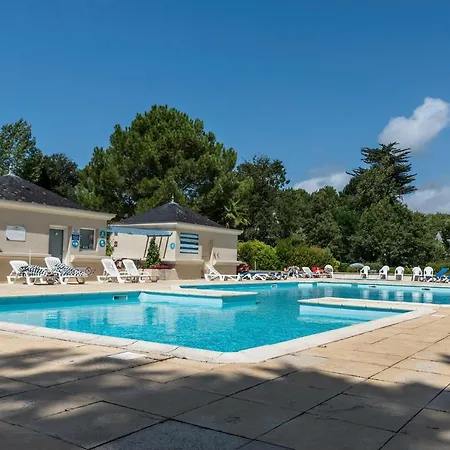 Le Bonheur : Piscines, Et Nature A Proximite Apartman